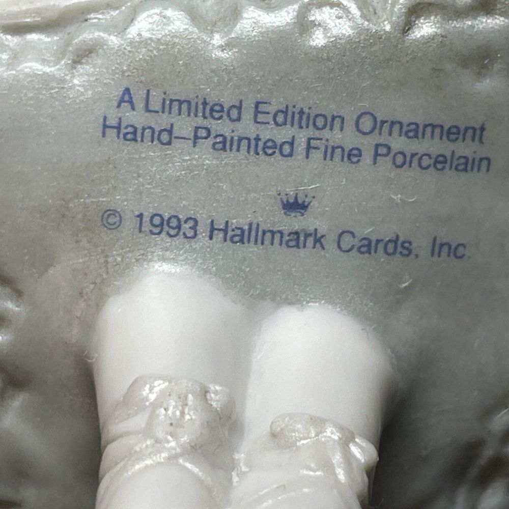 Vintage 1993 Hallmark Gentle Tidings Keepsake Collectible‎ Ornament No Stand - Picture 10 of 16